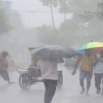 Delhi Weather: राजधानी दिल्ली के कुछ इलाकों में हुई झमाझम बारिश, सुहावना हुआ मौसम; इस सप्ताह भी खूब बरसेंगे पानी