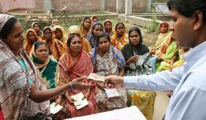 बिहार में माइक्रोफाइनेंस लोन के जाल में कैसे फंसते जा रहे हैं लोग?..