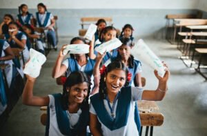 स्कूलों में अब मुफ्त मिलेंगे सैनेटरी पैड