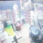 गिद्धौर में किराना दुकानदार से पिस्तौल के बल पर 12 हजार की लूट, मारपीट का CCTV वीडियो वायरल