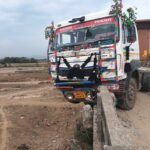 गिद्धौर: कोल्हुआ जमुई बायपास पर बड़ा हादसा टला, अनियंत्रित बालू लदा ट्रक ने तोड़ी पुल की रेलिंग, ड्राइवर बाल-बाल बचा