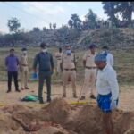 जमुई में सनसनी: सिर कटी महिला के शव की पहचान के लिए पुलिस ने चिपकाए पोस्टर