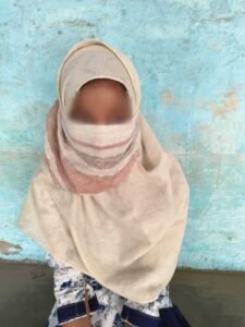 गिद्धौर छेड़छाड़ मामले में पीड़िता न्याय की मांग करती हुई 
