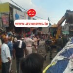 गिद्धौर में चला बुलडोजर: अतिक्रमण हटाओ अभियान से दुकानदारों में नाराजगी, प्रशासन बोला- कार्रवाई जारी रहेगी