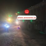 गिद्धौर में बालू लदे ट्रकों का कहर: दुर्गा मंदिर पुल पर घंटों जाम, ग्रामीण और राहगीर परेशान