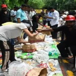 जंतर-मंतर पर आंदोलन के बीच इंसानियत की मिसाल: कोई बांट रहा बिरयानी, कोई पानी; संघर्ष के साथ दिखी मानवता की ताकत