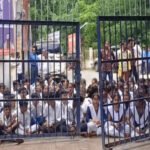 जमुई में +2 उच्च विद्यालय के संचालन पर विवाद गहराया, छात्राओं ने समाहरणालय पहुंचकर जताया विरोध; बोलीं- 14 किमी दूर नहीं जाएंगे स्कूल