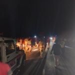एनएच-333 पर बड़ा हादसा, दोबघाट पुल पर भूसा लदा ट्रक पलटा, छह लोग दबे; दो गंभीर घायल