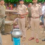 गिद्धौर पुलिस ने तारडीह में की कुर्की-जब्ती, बरहट कांड के फरार अभियुक्त के घर पहुंची पुलिस