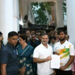पैलेट गन विवाद: साहिल की FIR के लिए राहुल गांधी का 6 घंटे धरना, दिल्ली पुलिस पर उठे गंभीर सवाल
