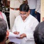 गिद्धौर आवास पर परिवहन मंत्री दामोदर रावत ने सुनी जनसमस्याएं, समाधान का दिया भरोसा